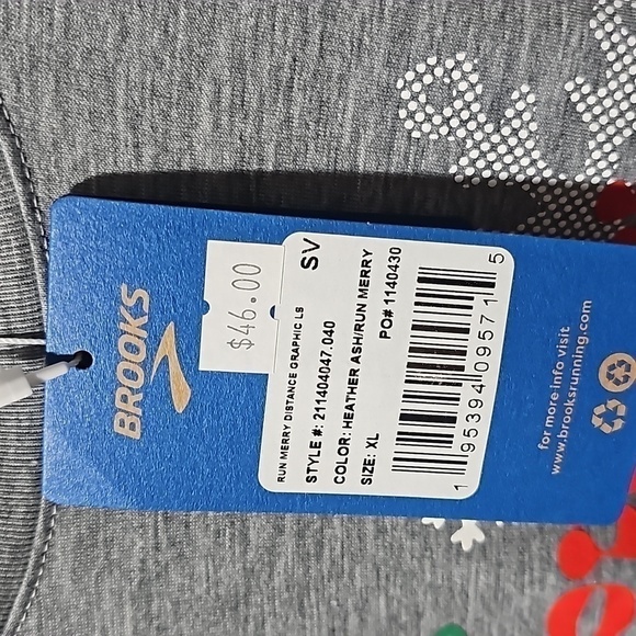 Brooks Run Merry Distance Snow What fun it is to Run Tee XL NWT - Picture 4 of 6